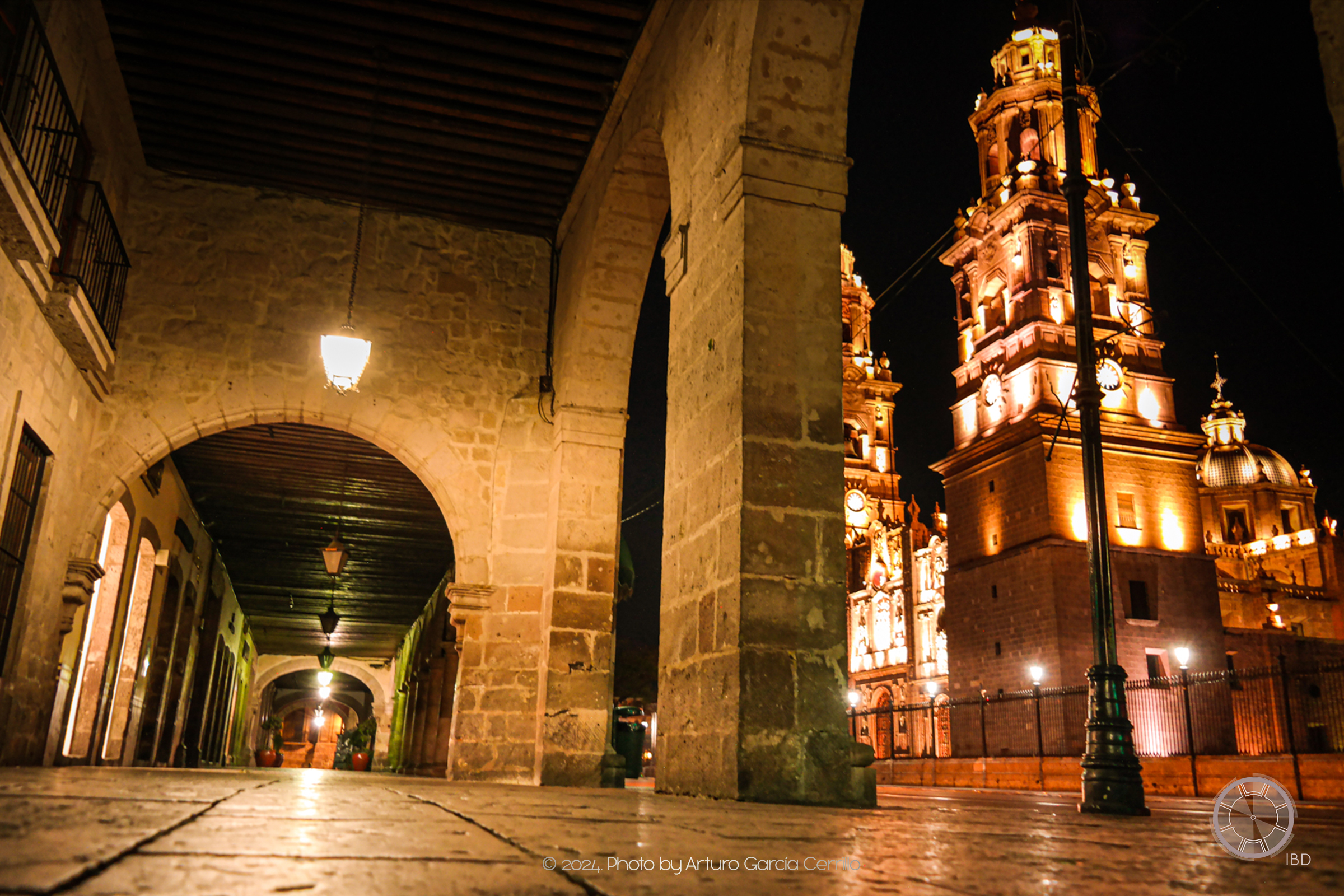 Picture of Morelia's cathedral at night