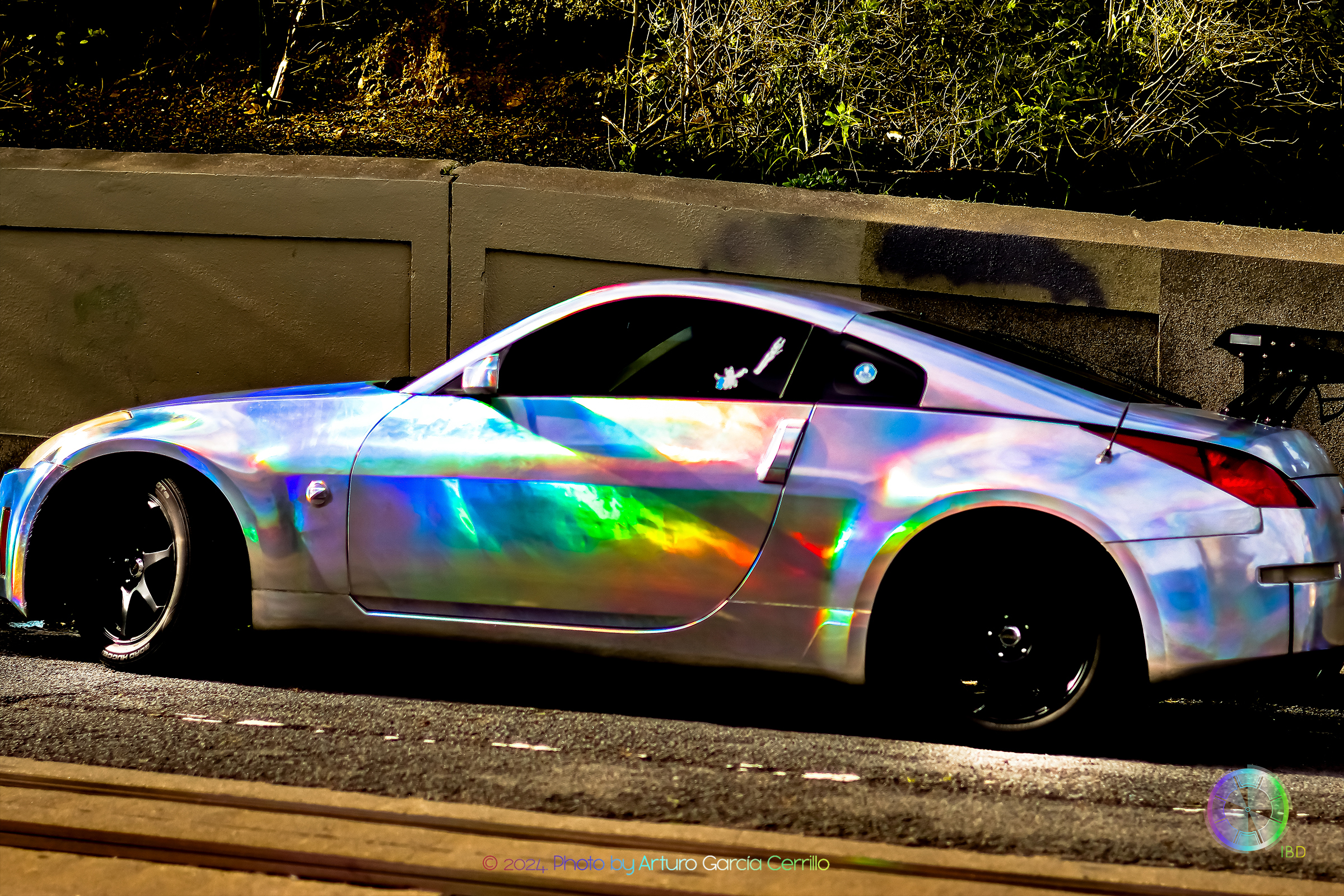 Side picture of a holographic wrap nissan 350z