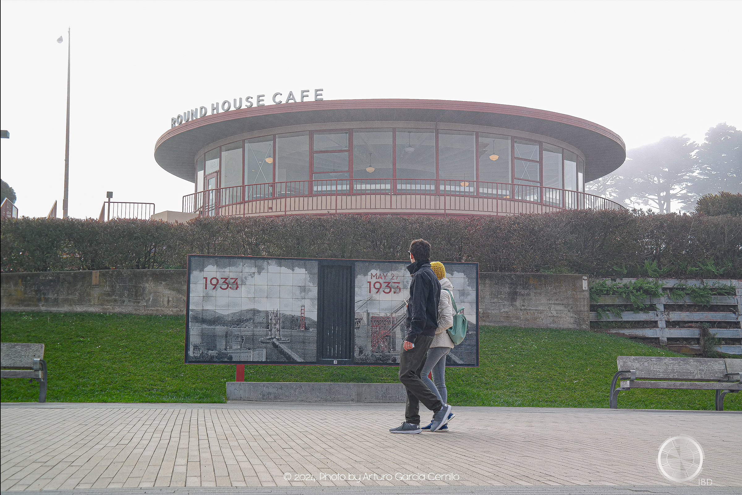 Picture of a couple walking by cafeteria in a hazy and cloudy day.