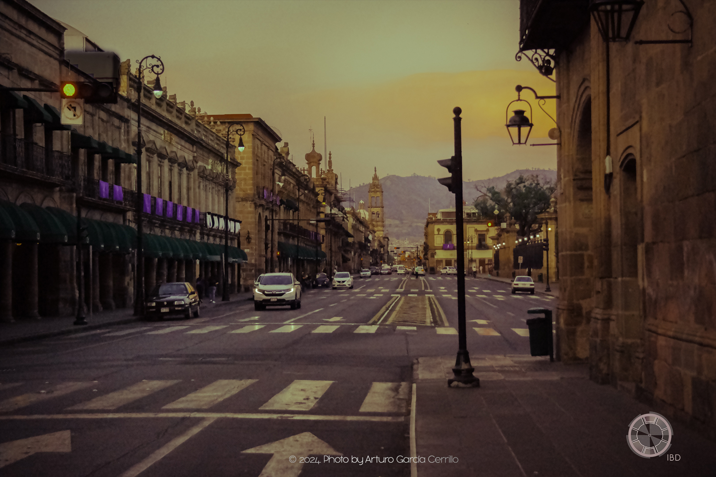 Picture of main Morelia's downtown avenue.