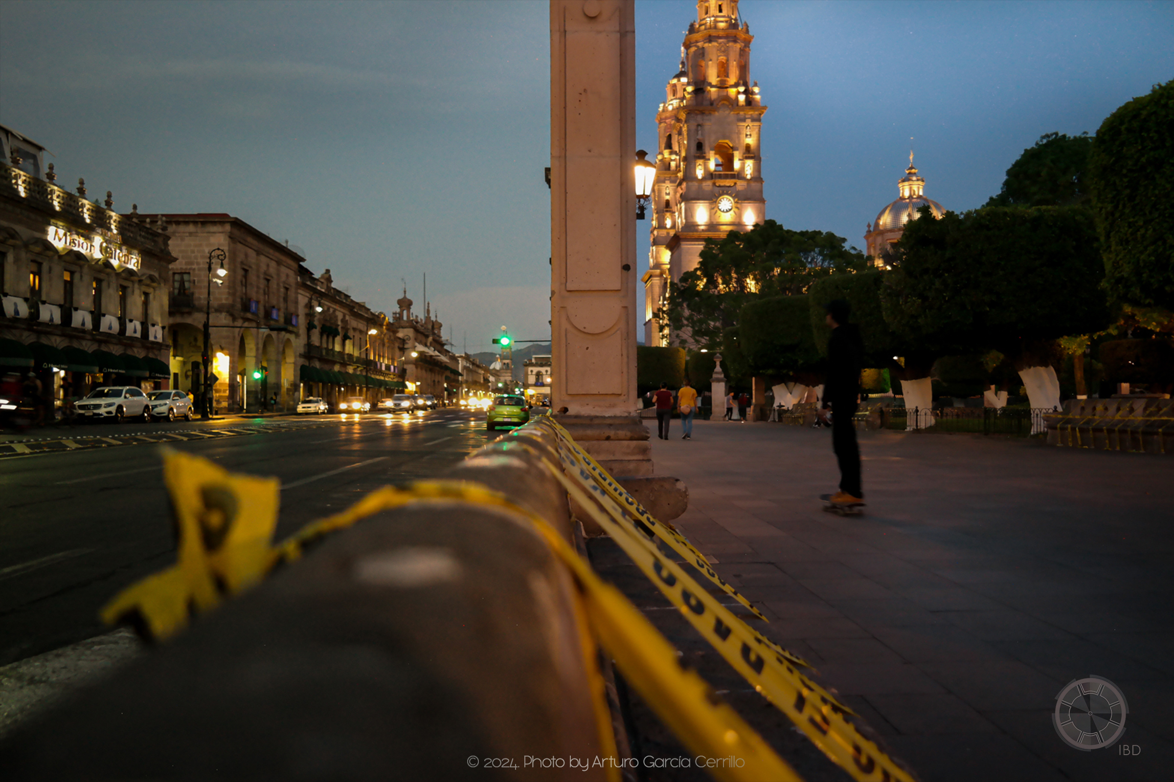 Picture of Morelia's cathedral at sunset with low light conditions